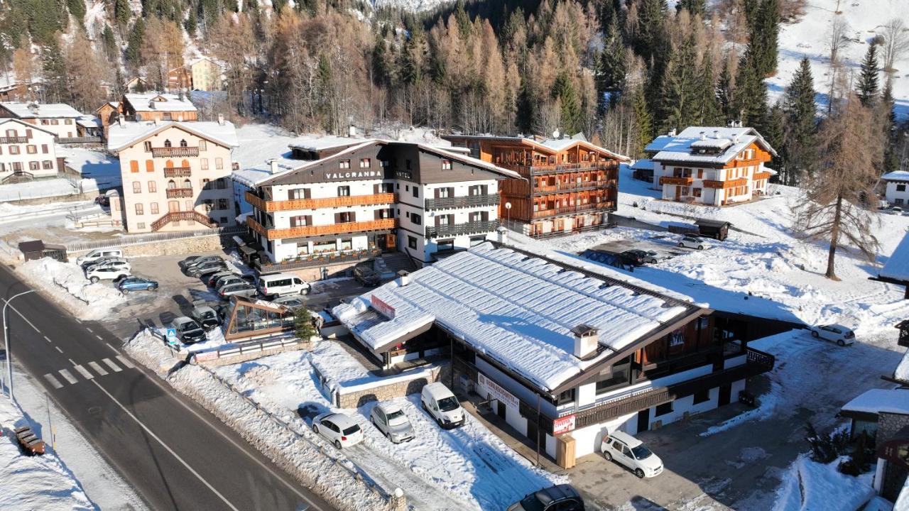 Hotel Valgranda Wellness & Spa Val di Zoldo Exteriör bild
